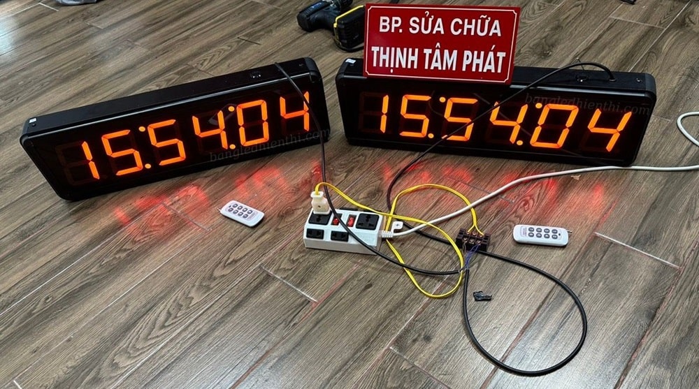 đồng hồ led